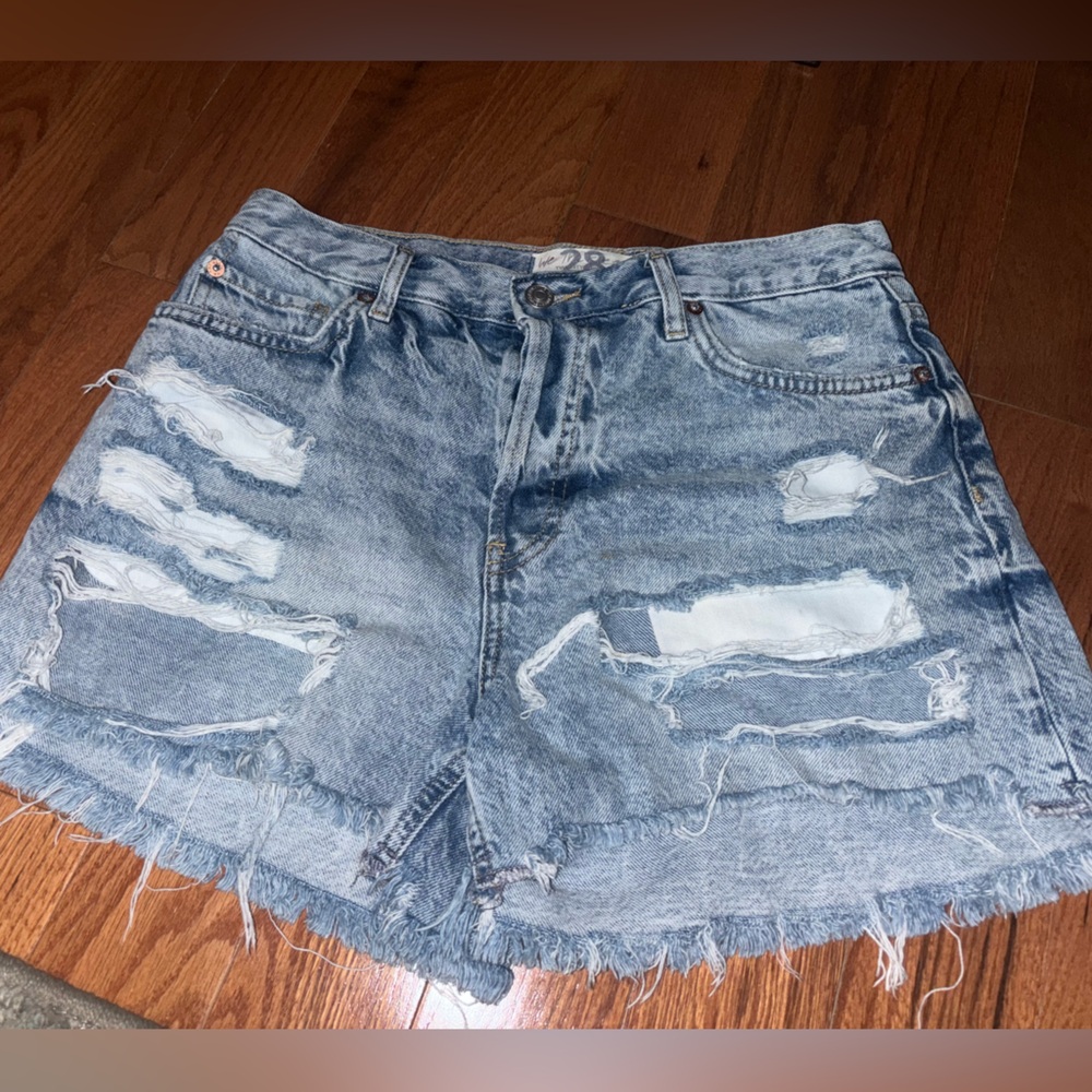Women’s “We the Free” denim shorts 28